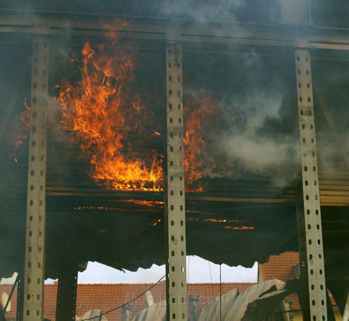 Grossbrand Holzlager Siegburg Industriestr P191.JPG